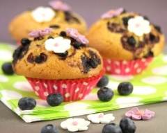 Muffins à la myrtille, fleurs violettes et blanches | cuisine az