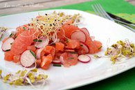 Recette de tartare de saumon fumé aux radis et pamplemousse rose