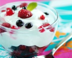 Verrines de mousse de yaourt bio, fruits rouges et menthe | cuisine az