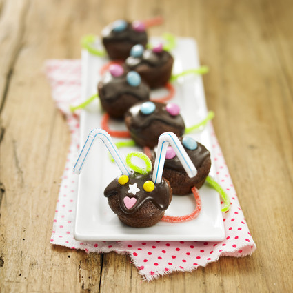 Recette de chenille de muffins au chocolat, bonbons et smarties