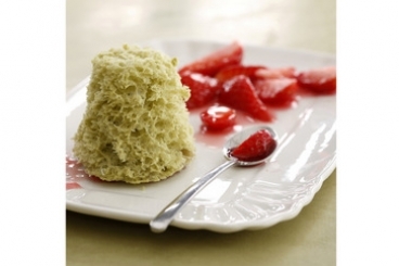Recette de sponge cake au thé vert, fruits rouges marinés facile et ...