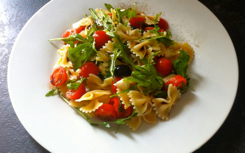 Recette salade de pâtes olives-tomate-mozza pas chère et facile ...