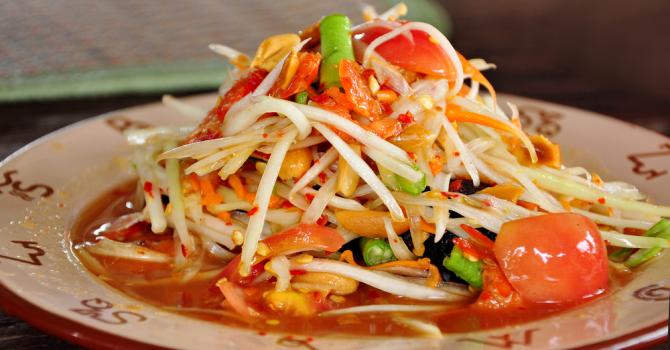 Recette de salade de papaye et chou blanc minceur à la thaï