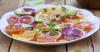 Recette de salade sucrée-salée aux agrumes, avocat et oignon rouge