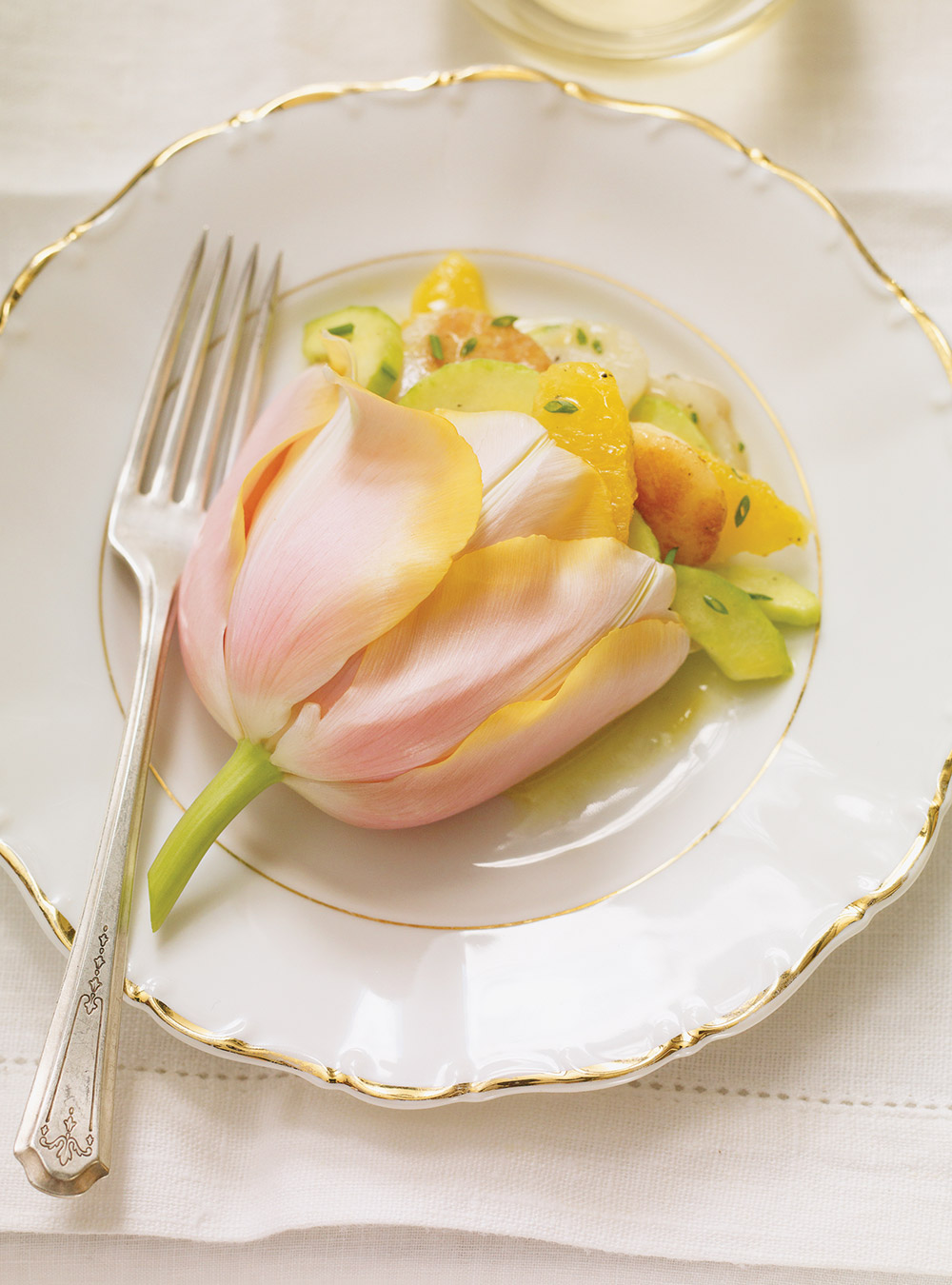 Salade de pétoncles et d'oranges dans une tulipe | ricardo