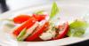 Recette de salade tomates-mozzarella au basilic