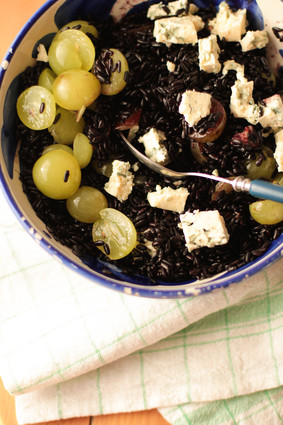 Recette de salade de riz noir au fromage bleu et aux raisins