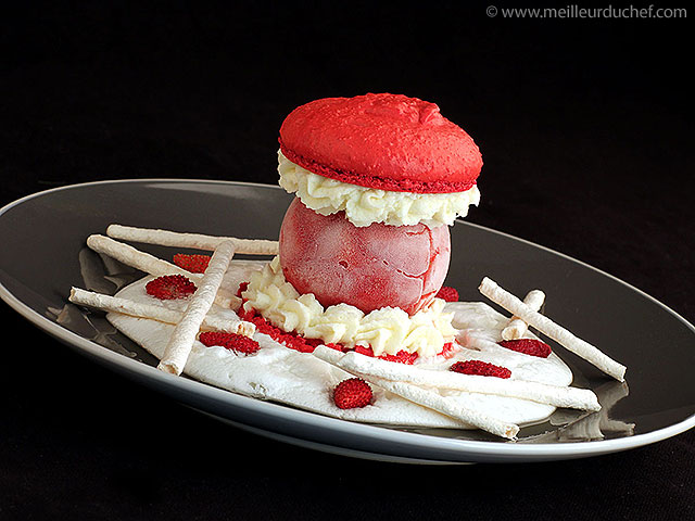 Macarons glacés à la fraise sur un nuage  la recette ...