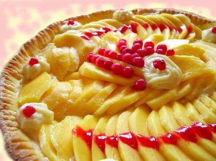 Recette de tarte aux mangues sur coulis de fruits rouges