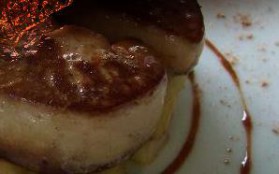Quenelles de foie gras des landes et coulis de chutney de figues ...