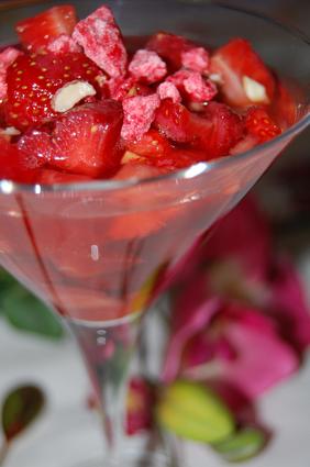 Recette de soupe de fraises au cidre et pralines roses