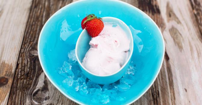 Recette de frozen yogurt ultra-léger à la fraise