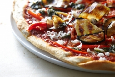 Recette de pizza poivrons et aubergines grillées facile et rapide