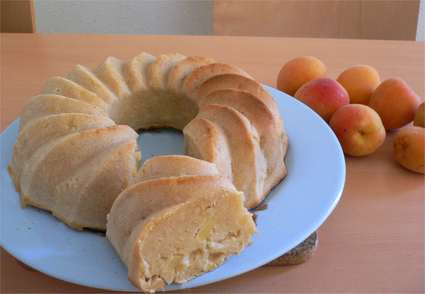 Recette de gâteau au yaourt, pomme et abricot