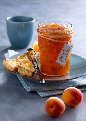 Recette de confiture d'abricot aux amandes rôties