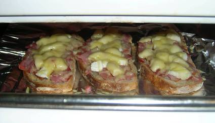 Recette de tartines au bacon et trois fromages