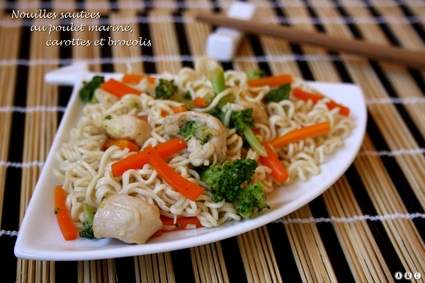 Recette de wok de nouilles au poulet, carottes et brocolis