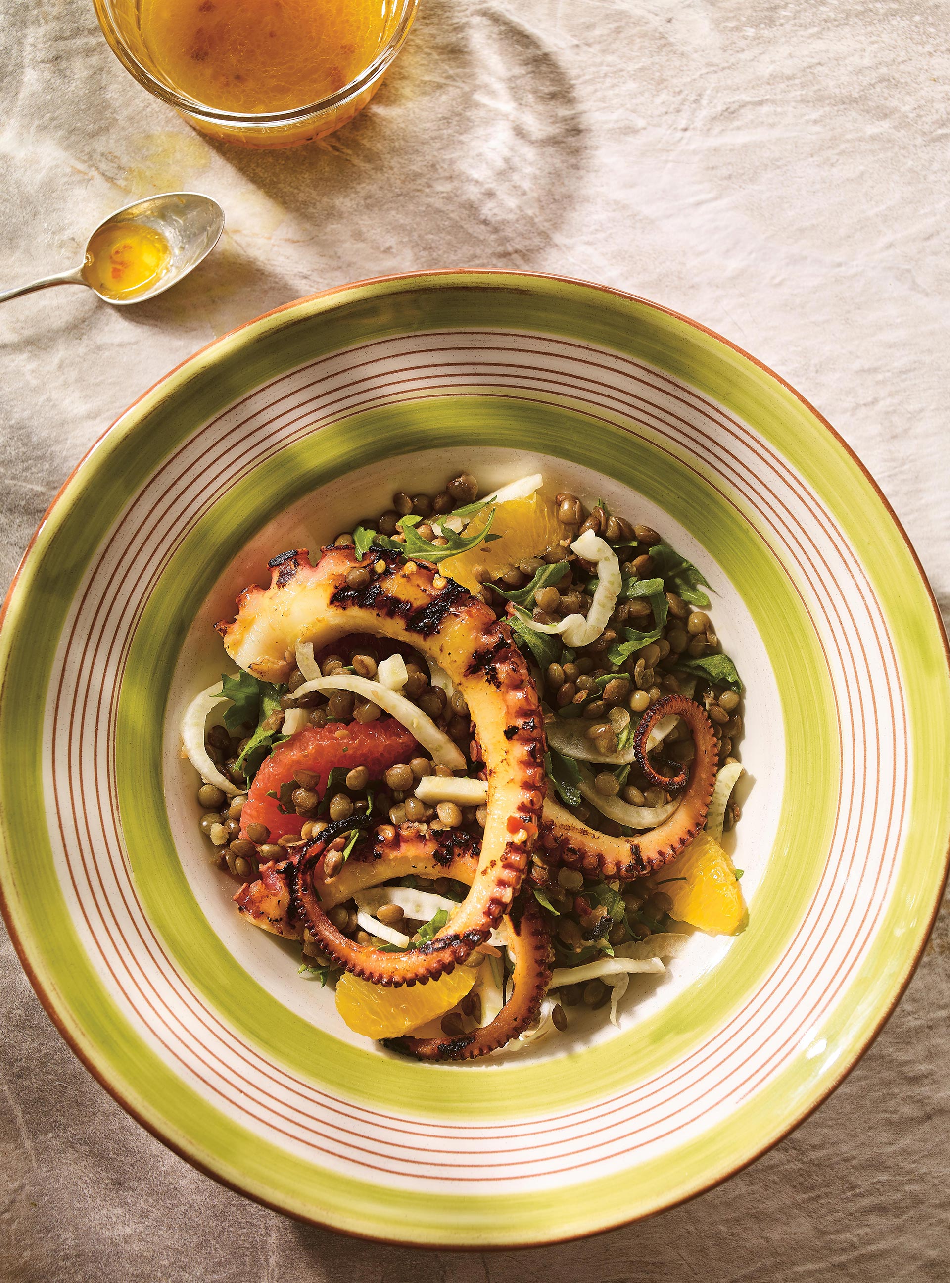Salade de pieuvre aux lentilles, au fenouil et aux agrumes | ricardo