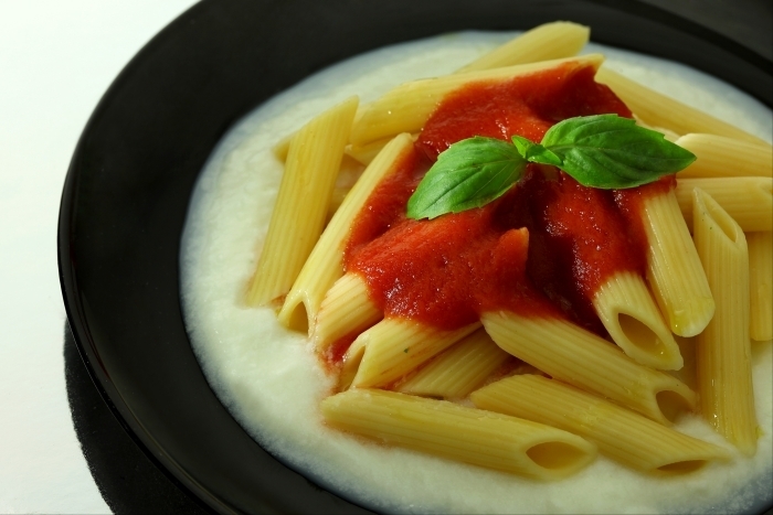 Recette de penne sauce tomate maison et mozzarella facile et rapide