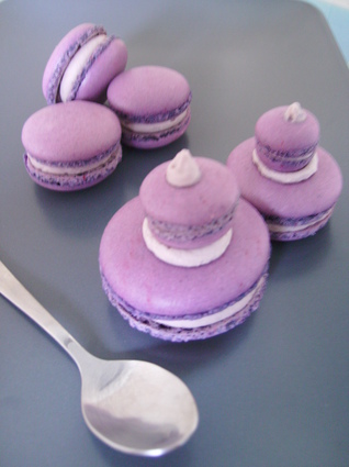 Recette de macaron façon religieuse cassis-violette
