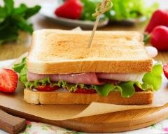 Recette sandwich au jambon, fromage frais et fraises