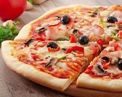 Recette pizza jambon, champignons et sauce tomate