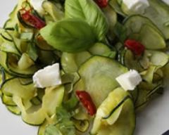 Recette salade de courgettes au basilic, piment et citron