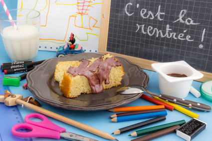 Gâteau au yaourt et sa sauce chocolat