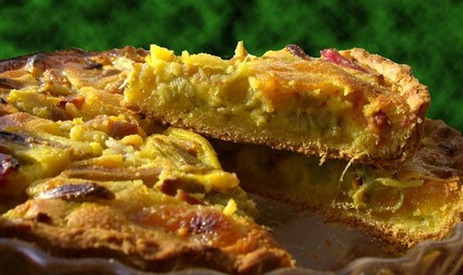 Recette de tarte amandine à la rhubarbe et aux abricots secs