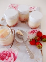 Recette yaourts à la compotée de fraises et vanille