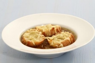 Recette de soupe à l'oignon aux petits croûtons aillés facile et rapide