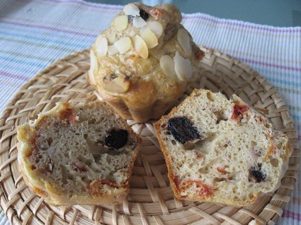 Recette de muffins aux tomates séchées, thon et olives