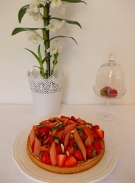 Recette de tarte aux fraises, rhubarbe et amande