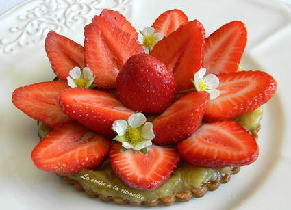 Recette de tartelette feuilletée fraise rhubarbe