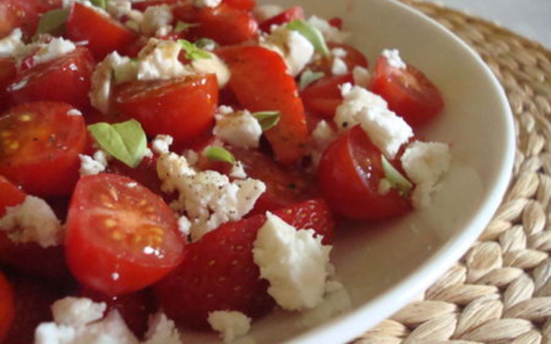 Recette salade tomates, basilic et mozzarella pas chère et ...