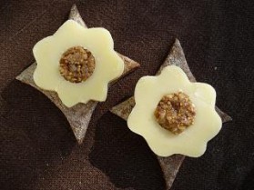 Fleurs d'emmentaler à la pâte de figues sur cracker au carvi pour 6 ...