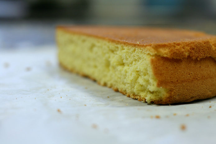 Recette italienne pour la génoise : la base des gâteaux à la crème.