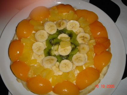 Gâteau aux fruits multicolore