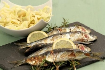 Recette de sardines grillées au parfum de romarin, salade de ...