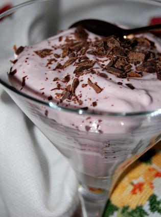 Recette de mousse fraise aux éclats de chocolat