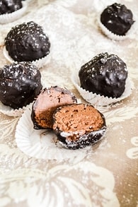 Recette de chocolats rocher au praliné croustillant
