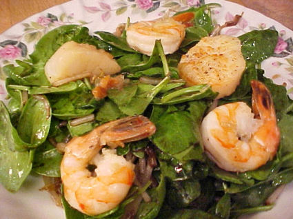 Recette de salade de pousses d'épinards et de fruits de mer