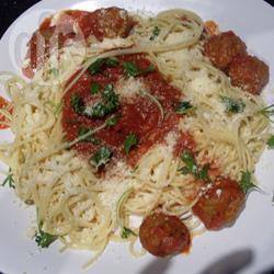 Recette spaghetti aux boulettes de viande et à la sauce tomate ...