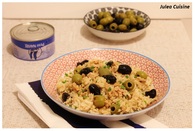 Risotto de riz complet, aux olives noires et vertes et thon au citron