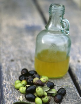 Croûtons au pesto et aux olives noires
