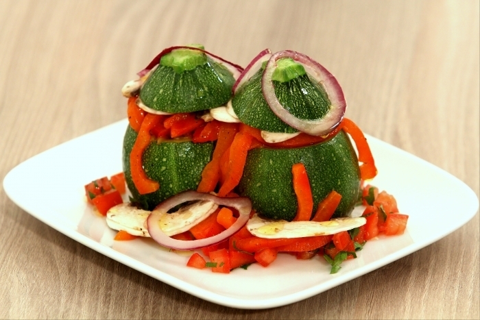 Recette de légumes cuits farcis aux légumes crus rapide