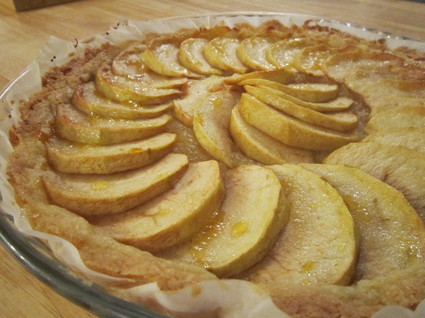 Recette de tarte aux pommes croustillante à la confiture d'abricots ...