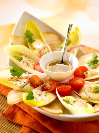 Recette de salade d'endives blanches, poires et epoisses berthaut ...