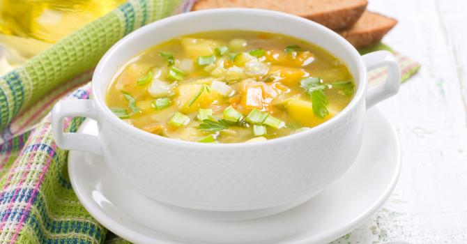 Recette de soupe végétalienne aux légumes à l'ancienne