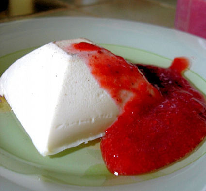 Recette de panna cotta à la vanille et son coulis de fraises